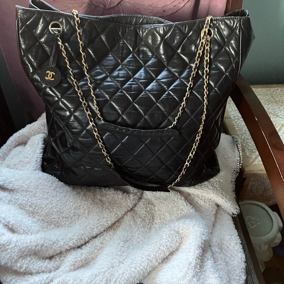 Pending Sale Vintage Authentic CHANEL Black Lambskin Quilted Tote 24k plated - Picture 7 of 17